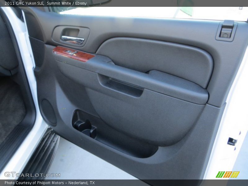 Summit White / Ebony 2011 GMC Yukon SLE