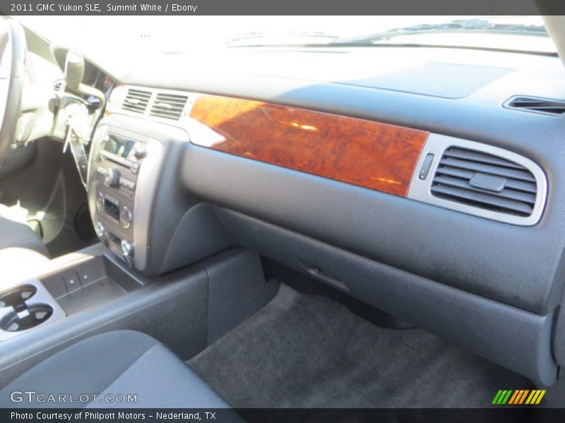 Summit White / Ebony 2011 GMC Yukon SLE
