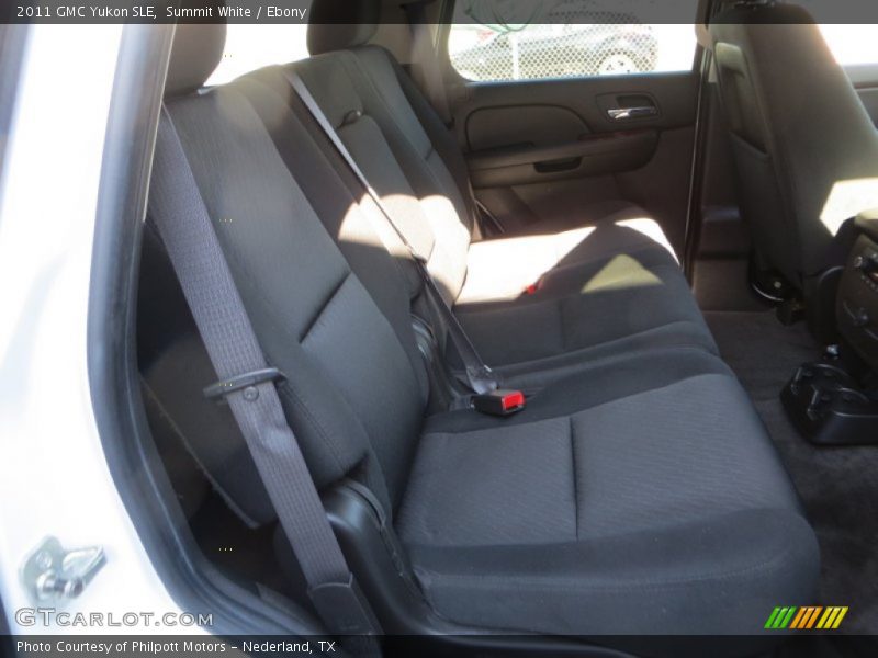 Summit White / Ebony 2011 GMC Yukon SLE