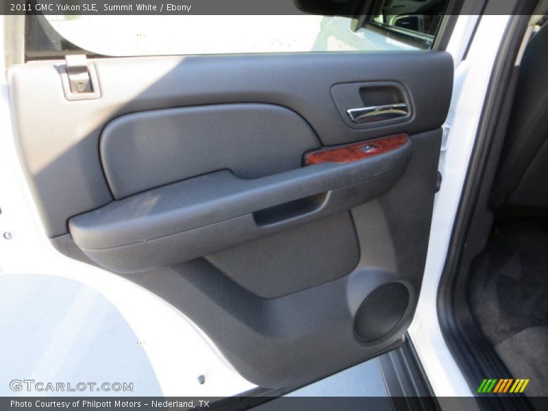 Summit White / Ebony 2011 GMC Yukon SLE