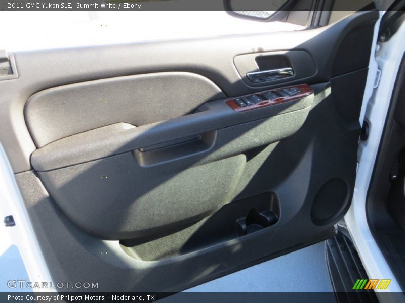 Summit White / Ebony 2011 GMC Yukon SLE