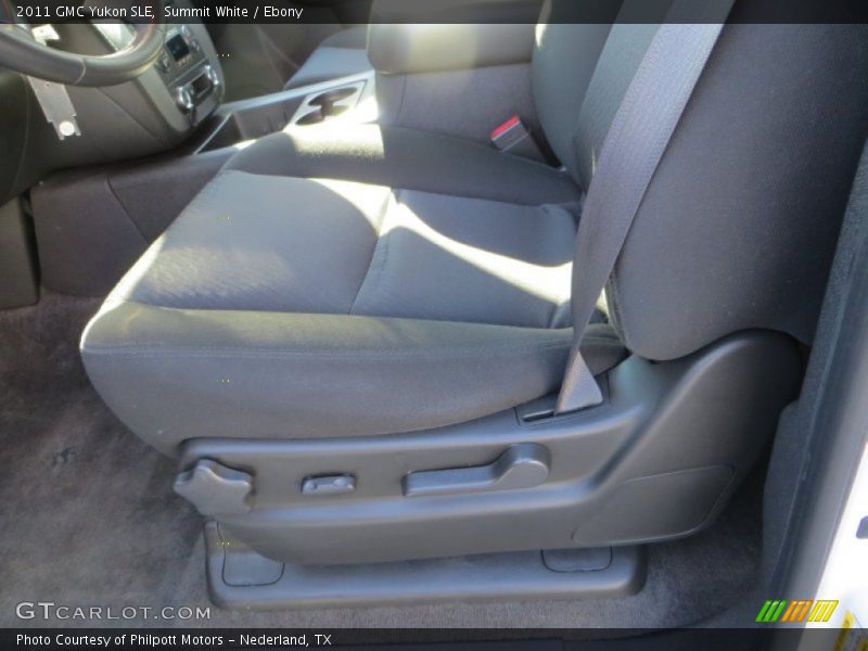 Summit White / Ebony 2011 GMC Yukon SLE