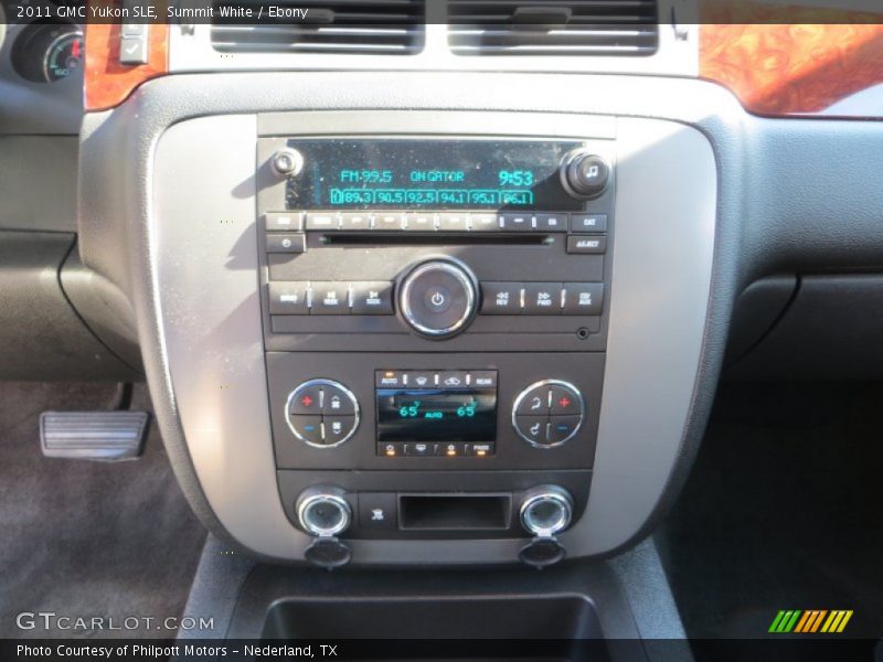 Summit White / Ebony 2011 GMC Yukon SLE