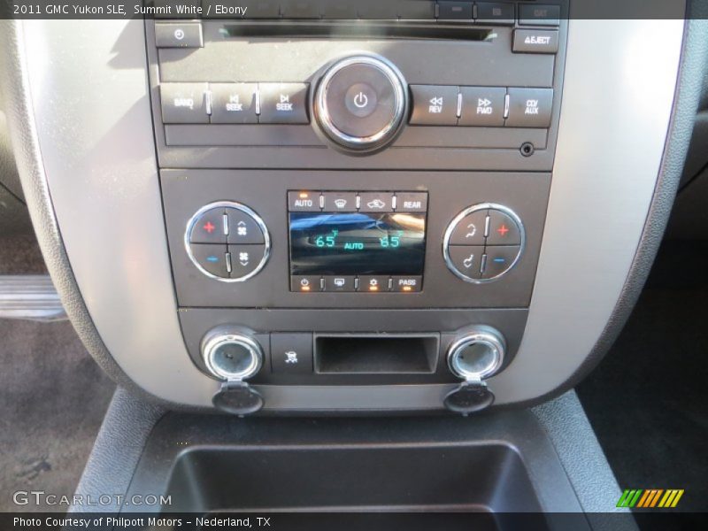 Summit White / Ebony 2011 GMC Yukon SLE