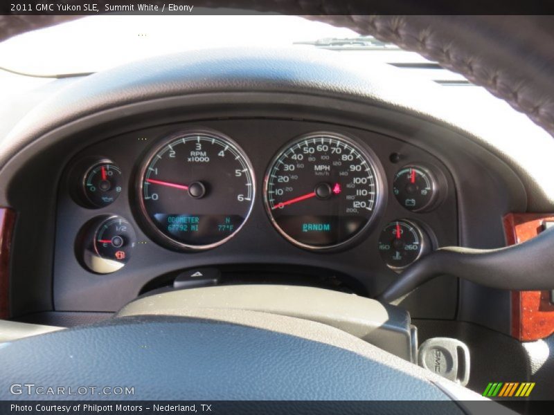 Summit White / Ebony 2011 GMC Yukon SLE