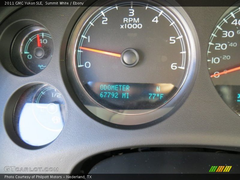 Summit White / Ebony 2011 GMC Yukon SLE