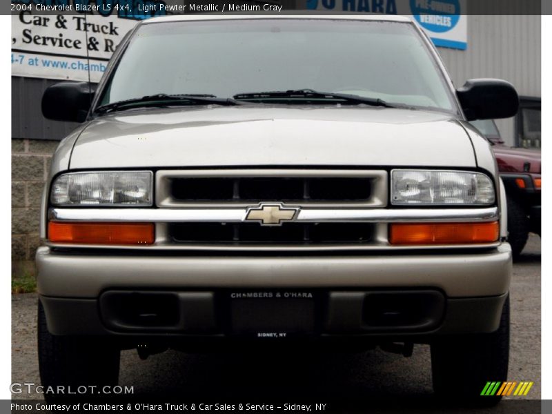 Light Pewter Metallic / Medium Gray 2004 Chevrolet Blazer LS 4x4