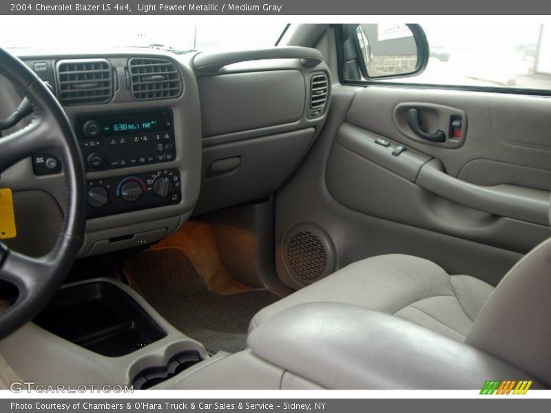 Light Pewter Metallic / Medium Gray 2004 Chevrolet Blazer LS 4x4