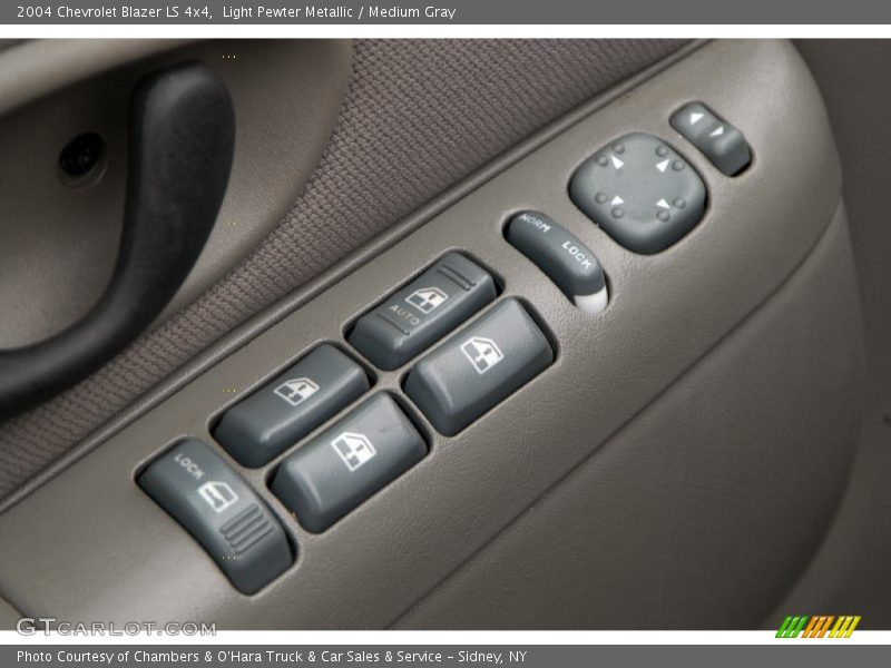 Light Pewter Metallic / Medium Gray 2004 Chevrolet Blazer LS 4x4