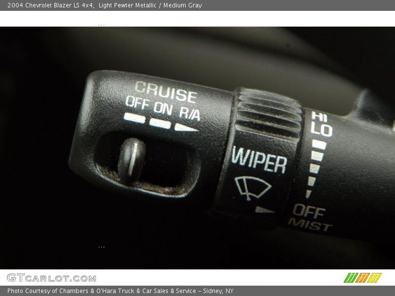 Light Pewter Metallic / Medium Gray 2004 Chevrolet Blazer LS 4x4