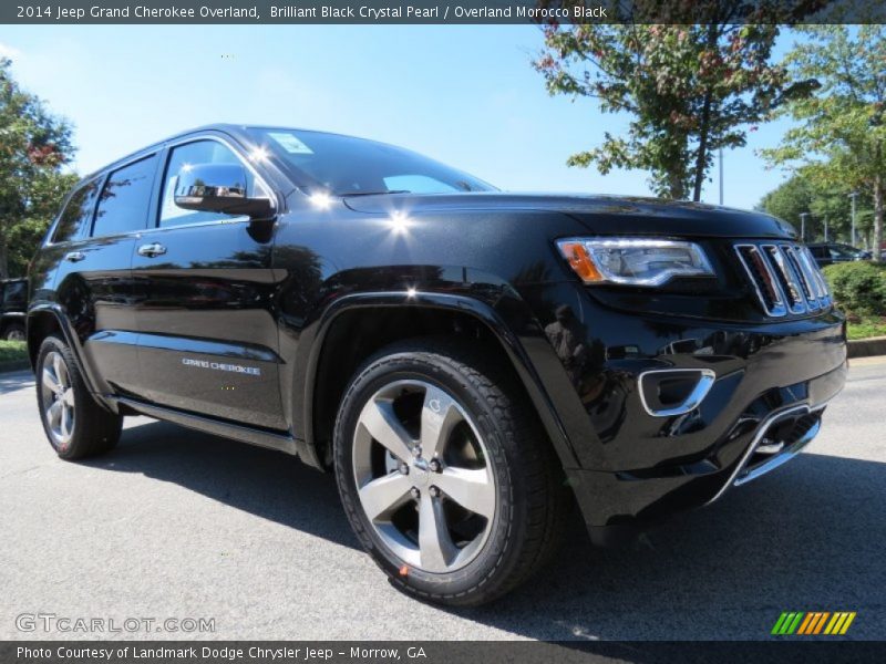 Front 3/4 View of 2014 Grand Cherokee Overland