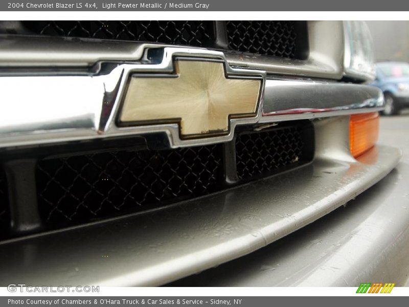 Light Pewter Metallic / Medium Gray 2004 Chevrolet Blazer LS 4x4