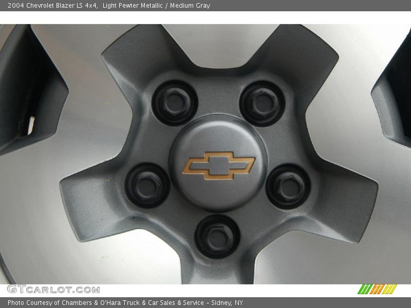 Light Pewter Metallic / Medium Gray 2004 Chevrolet Blazer LS 4x4