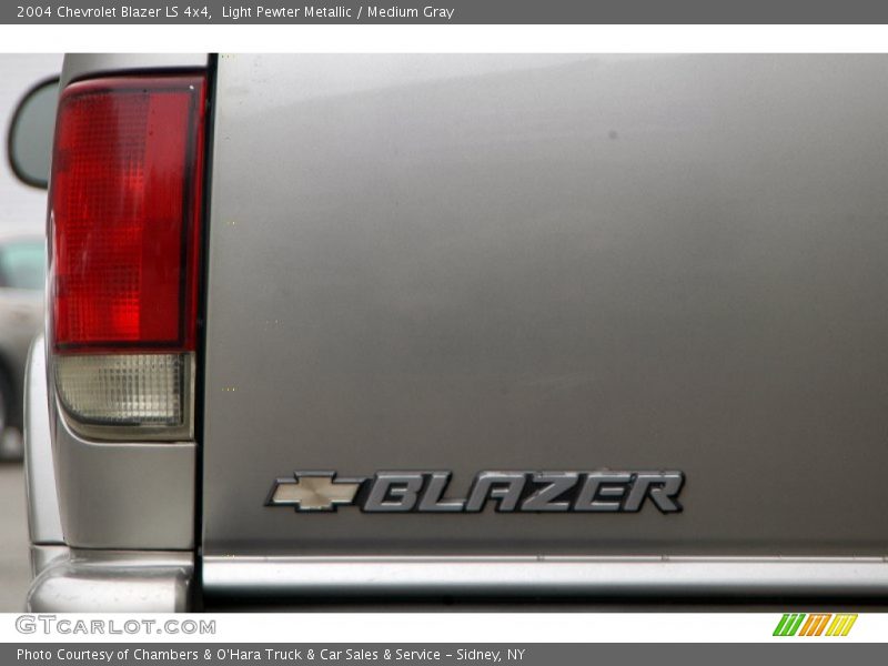 Light Pewter Metallic / Medium Gray 2004 Chevrolet Blazer LS 4x4