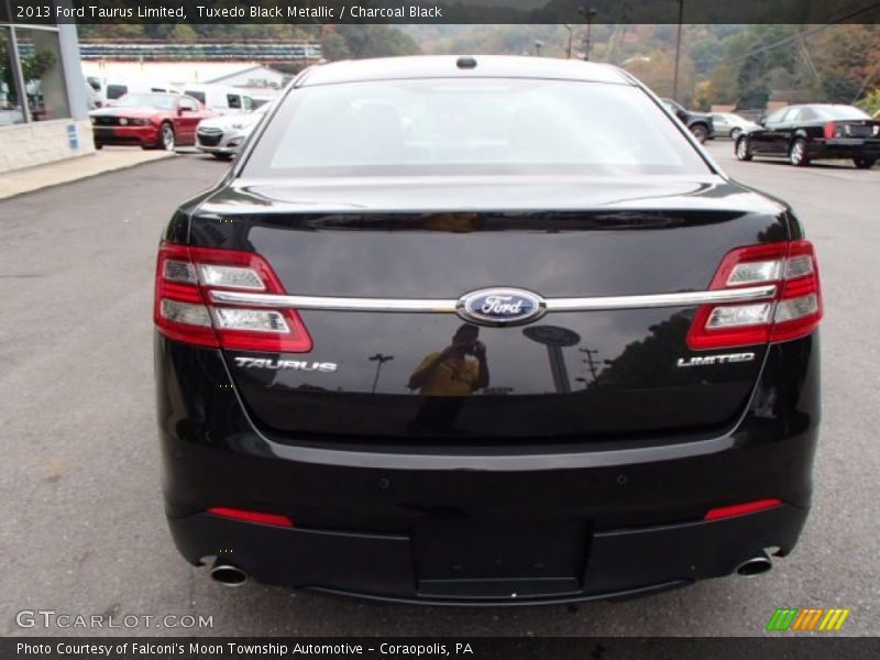 Tuxedo Black Metallic / Charcoal Black 2013 Ford Taurus Limited