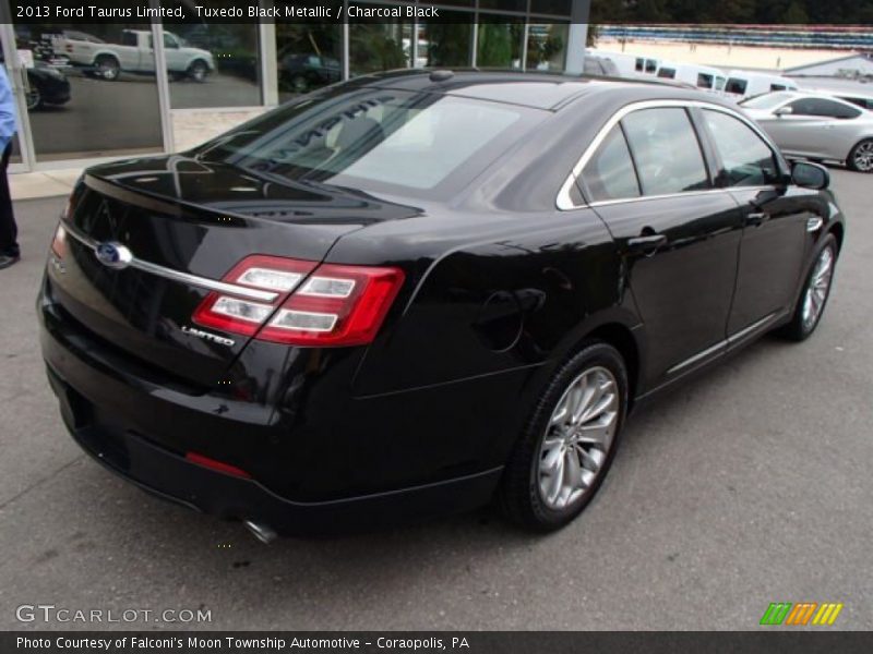 Tuxedo Black Metallic / Charcoal Black 2013 Ford Taurus Limited