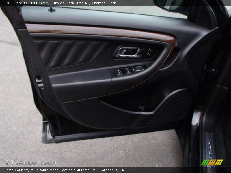 Tuxedo Black Metallic / Charcoal Black 2013 Ford Taurus Limited