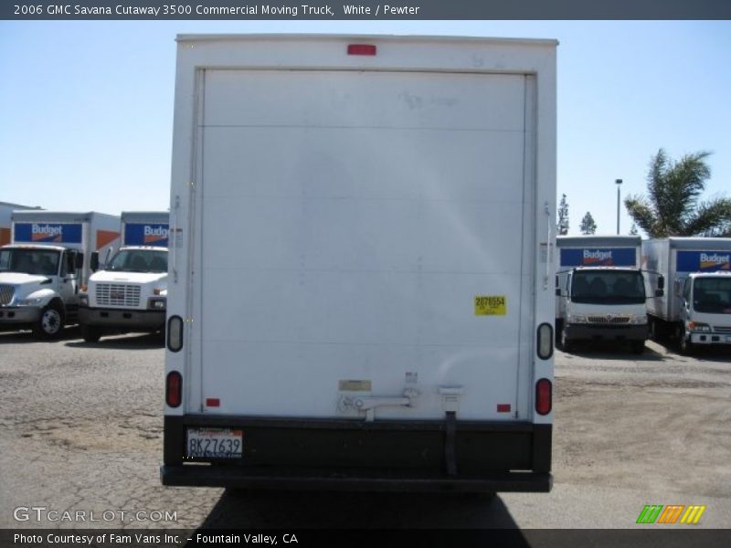 White / Pewter 2006 GMC Savana Cutaway 3500 Commercial Moving Truck
