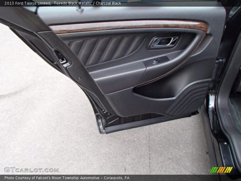 Tuxedo Black Metallic / Charcoal Black 2013 Ford Taurus Limited
