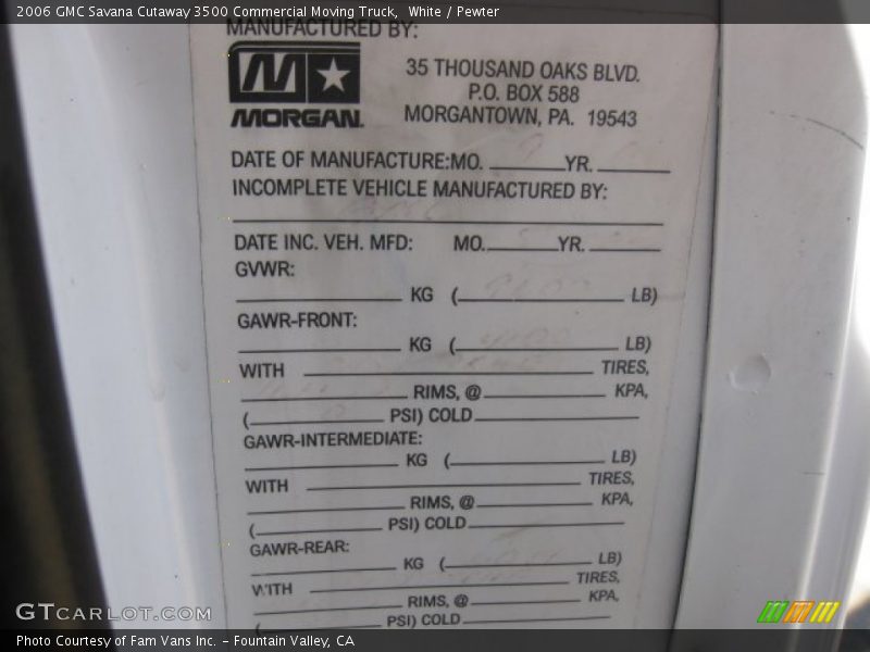 White / Pewter 2006 GMC Savana Cutaway 3500 Commercial Moving Truck