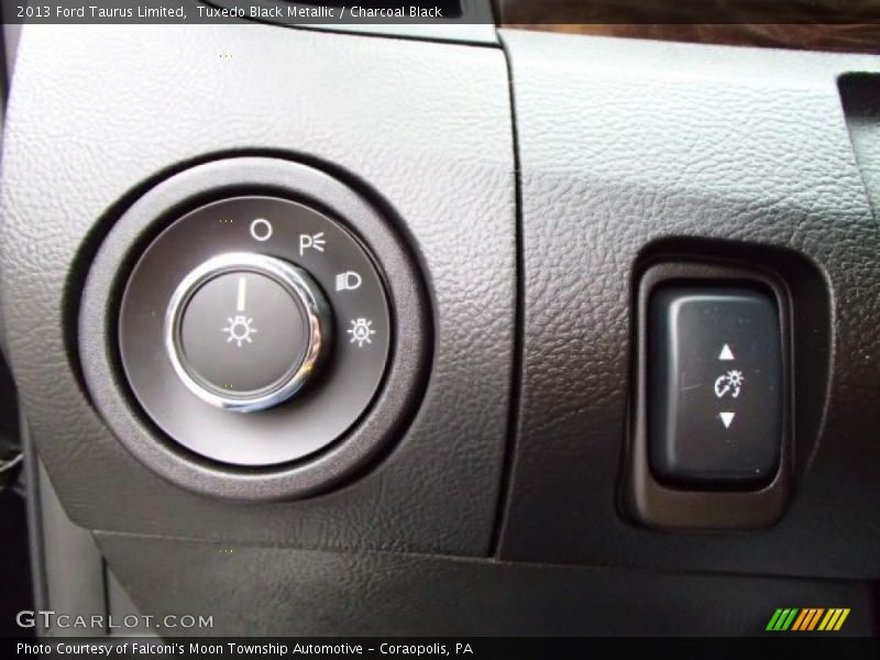 Tuxedo Black Metallic / Charcoal Black 2013 Ford Taurus Limited