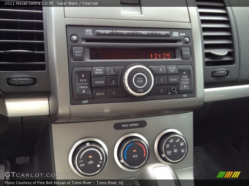 Super Black / Charcoal 2011 Nissan Sentra 2.0 SR