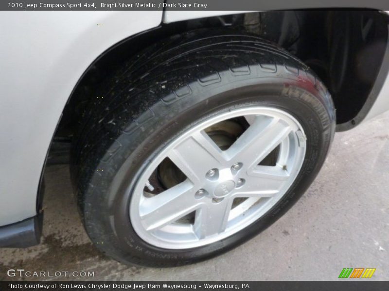 Bright Silver Metallic / Dark Slate Gray 2010 Jeep Compass Sport 4x4