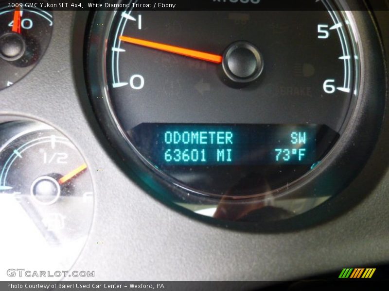 White Diamond Tricoat / Ebony 2009 GMC Yukon SLT 4x4