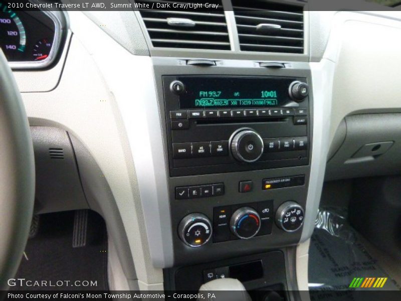 Summit White / Dark Gray/Light Gray 2010 Chevrolet Traverse LT AWD