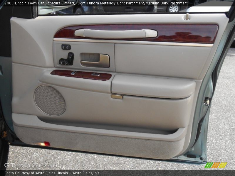 Door Panel of 2005 Town Car Signature Limited