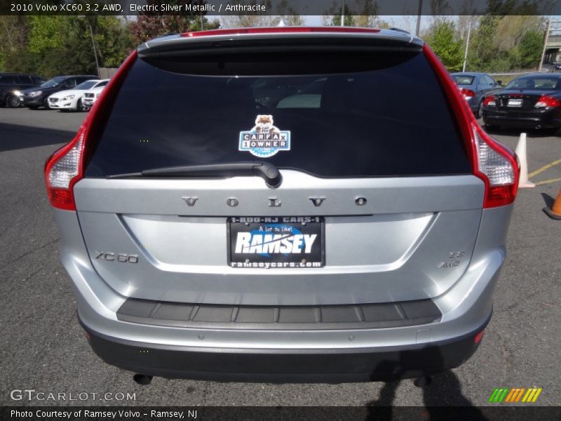 Electric Silver Metallic / Anthracite 2010 Volvo XC60 3.2 AWD