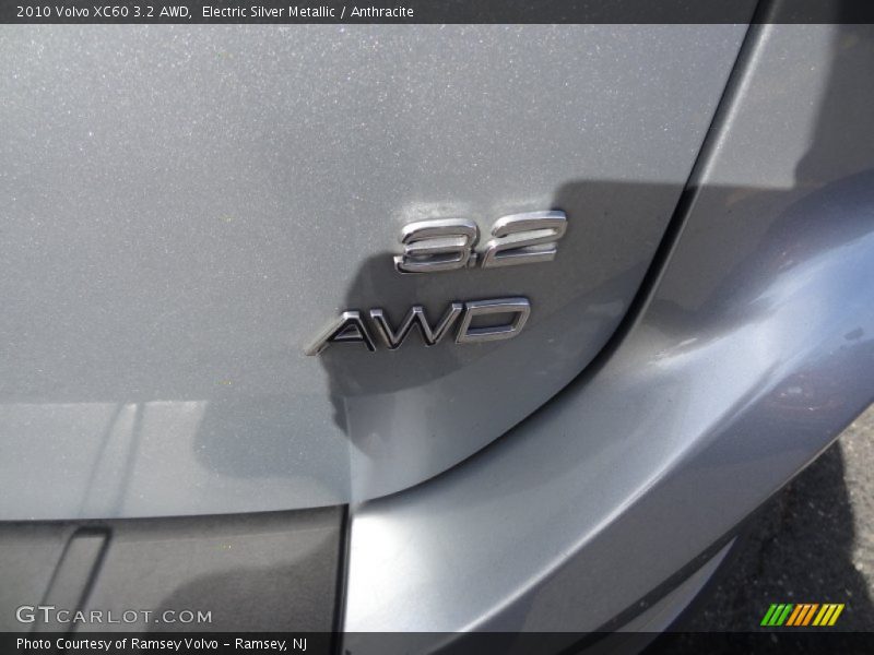 Electric Silver Metallic / Anthracite 2010 Volvo XC60 3.2 AWD
