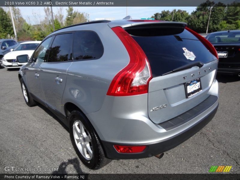 Electric Silver Metallic / Anthracite 2010 Volvo XC60 3.2 AWD