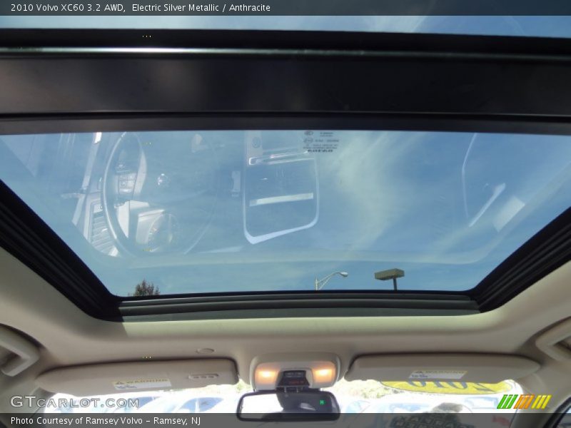 Electric Silver Metallic / Anthracite 2010 Volvo XC60 3.2 AWD