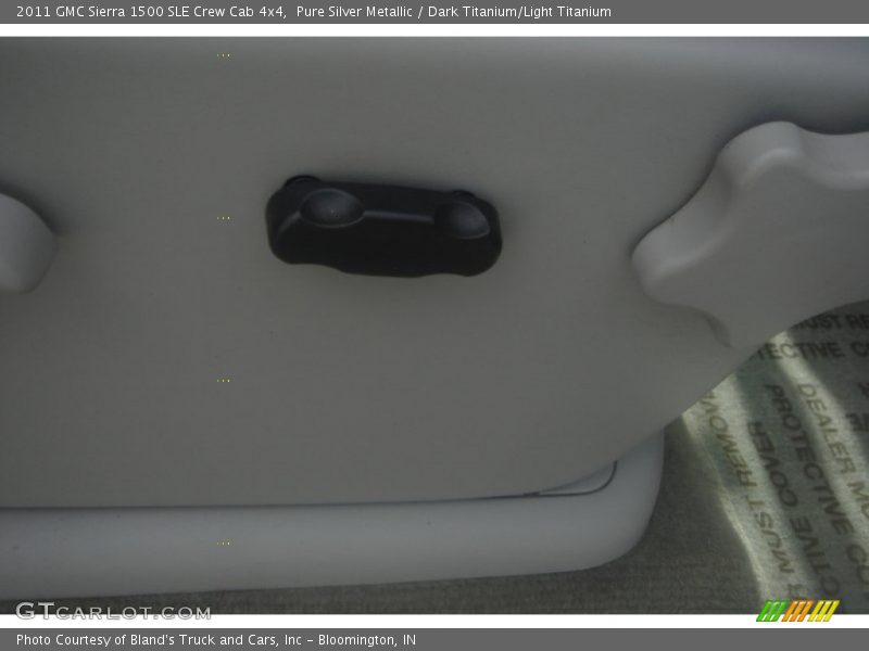 Pure Silver Metallic / Dark Titanium/Light Titanium 2011 GMC Sierra 1500 SLE Crew Cab 4x4