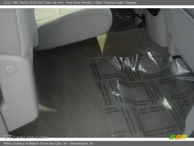 Pure Silver Metallic / Dark Titanium/Light Titanium 2011 GMC Sierra 1500 SLE Crew Cab 4x4