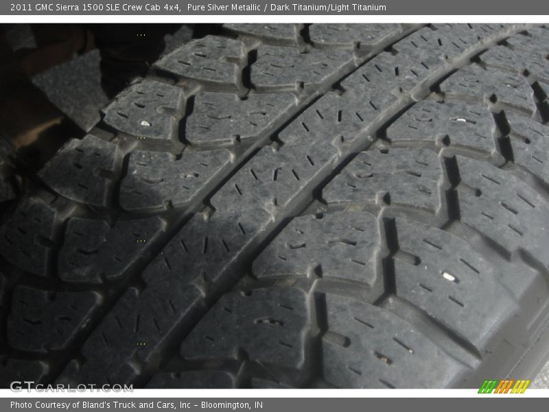 Pure Silver Metallic / Dark Titanium/Light Titanium 2011 GMC Sierra 1500 SLE Crew Cab 4x4
