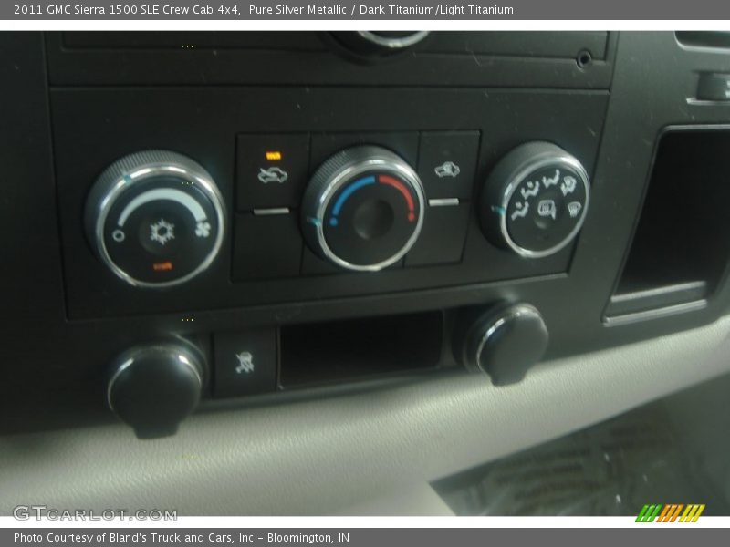 Pure Silver Metallic / Dark Titanium/Light Titanium 2011 GMC Sierra 1500 SLE Crew Cab 4x4