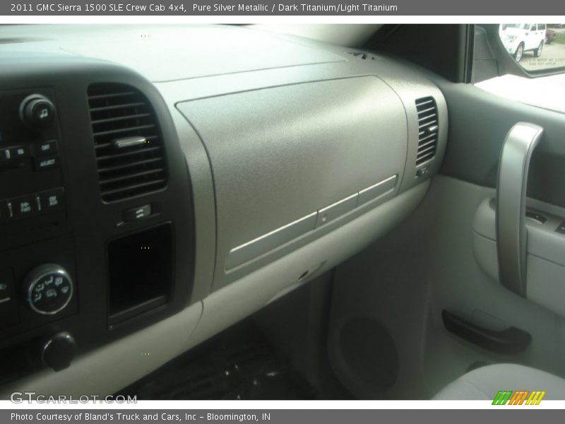 Pure Silver Metallic / Dark Titanium/Light Titanium 2011 GMC Sierra 1500 SLE Crew Cab 4x4