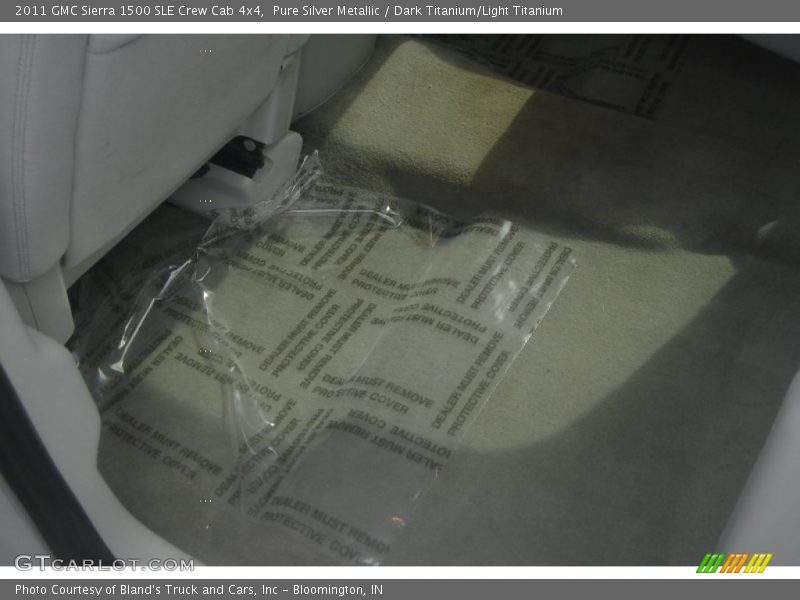 Pure Silver Metallic / Dark Titanium/Light Titanium 2011 GMC Sierra 1500 SLE Crew Cab 4x4