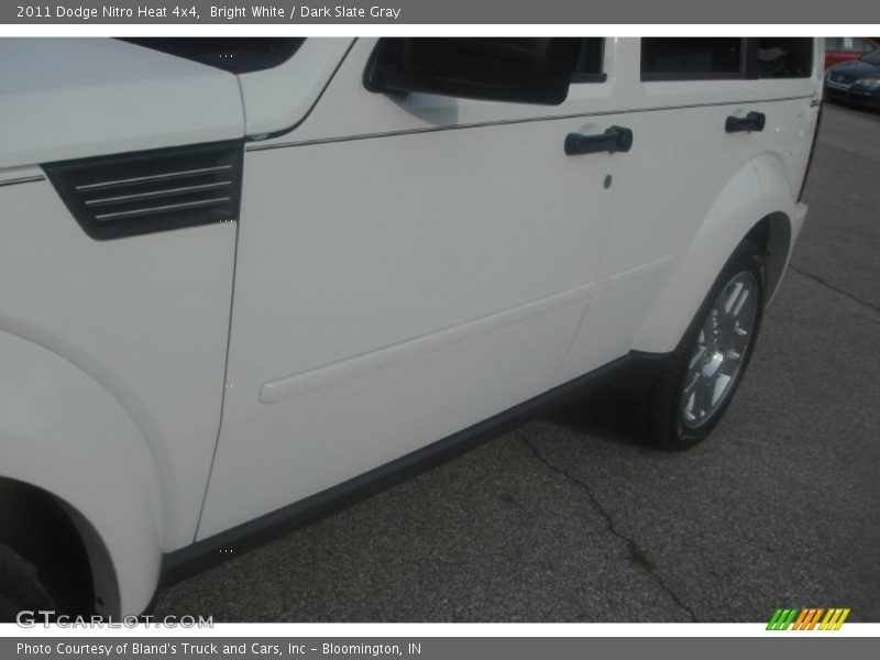 Bright White / Dark Slate Gray 2011 Dodge Nitro Heat 4x4