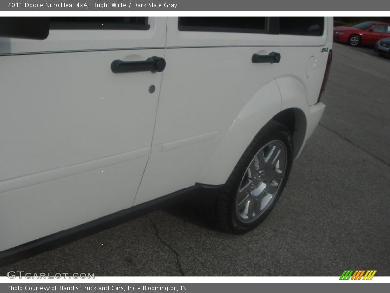 Bright White / Dark Slate Gray 2011 Dodge Nitro Heat 4x4