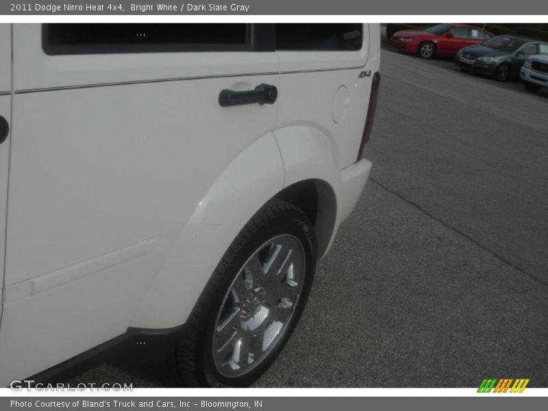 Bright White / Dark Slate Gray 2011 Dodge Nitro Heat 4x4