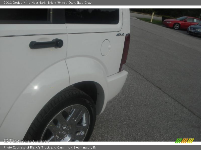 Bright White / Dark Slate Gray 2011 Dodge Nitro Heat 4x4