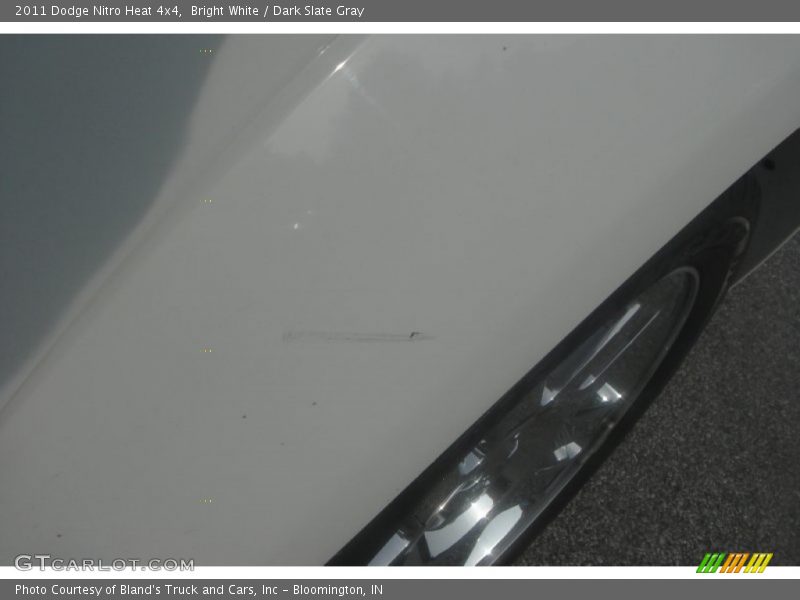 Bright White / Dark Slate Gray 2011 Dodge Nitro Heat 4x4