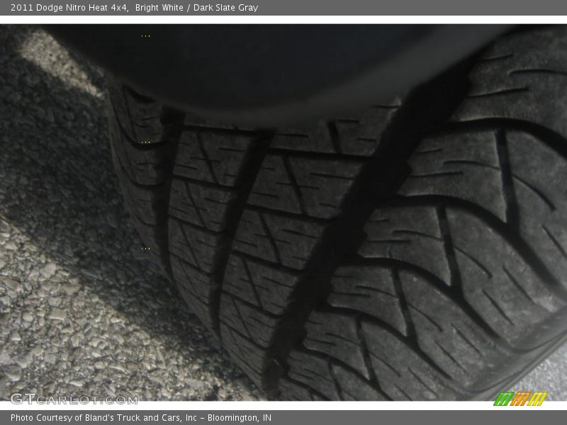 Bright White / Dark Slate Gray 2011 Dodge Nitro Heat 4x4