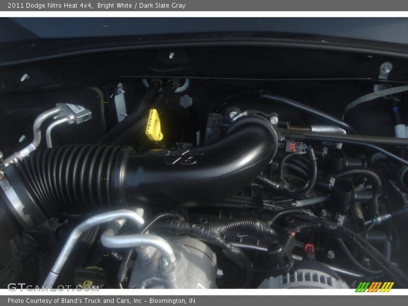 Bright White / Dark Slate Gray 2011 Dodge Nitro Heat 4x4