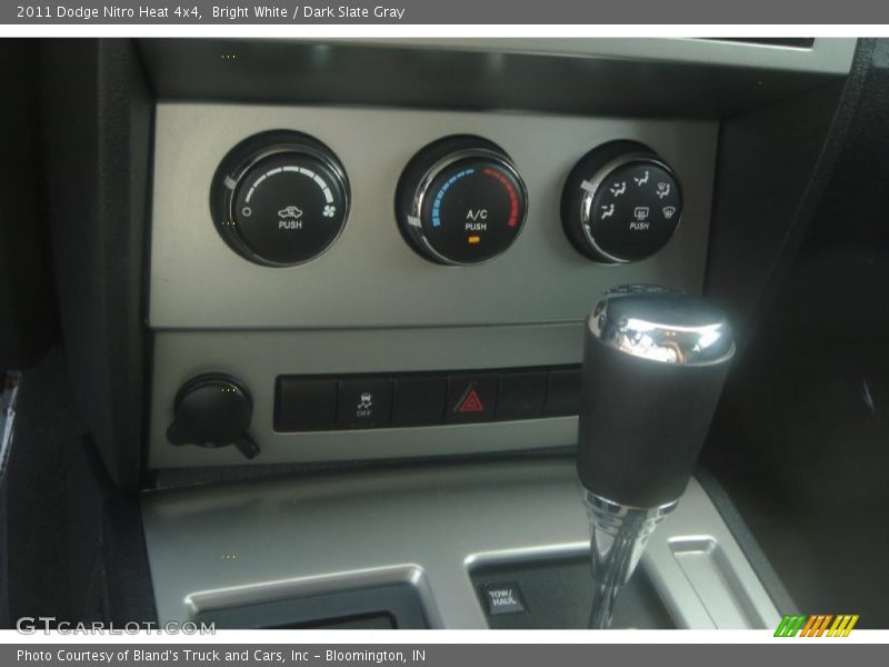 Bright White / Dark Slate Gray 2011 Dodge Nitro Heat 4x4