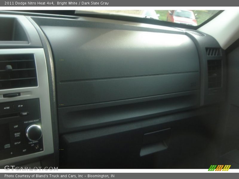 Bright White / Dark Slate Gray 2011 Dodge Nitro Heat 4x4