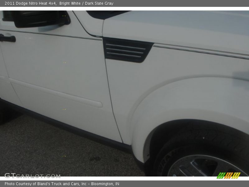 Bright White / Dark Slate Gray 2011 Dodge Nitro Heat 4x4